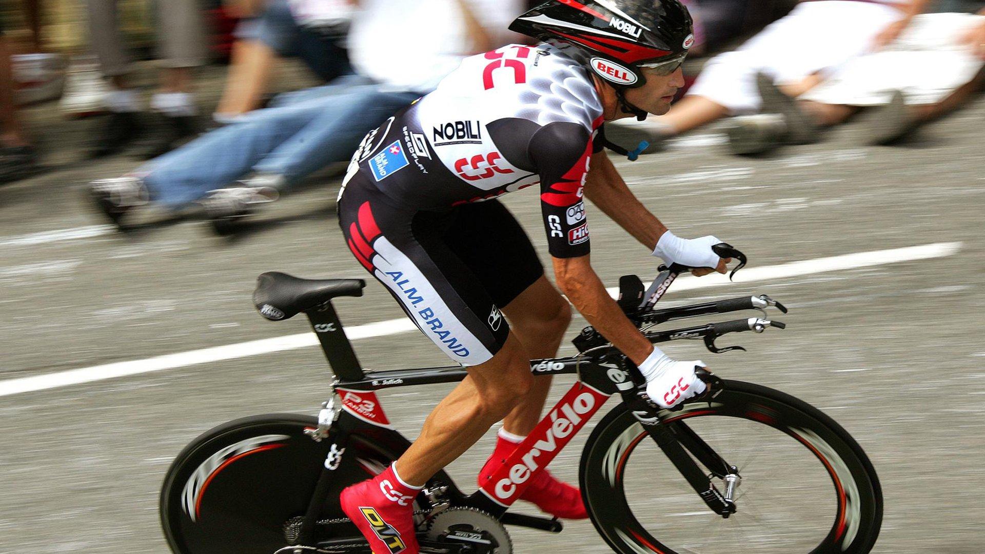 VAR介入引发裁判争议 关键判罚改写比赛结局