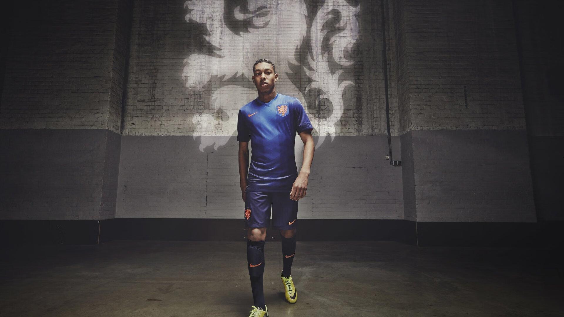 极限操作！兰德尔鱼跃救球绝境喊停，尼克斯惊险捍卫主场